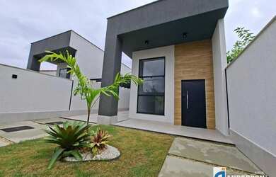 Imagem: A casa possui 3 Dormitórios, 1 Banheiro, 3 Vagas na garagem