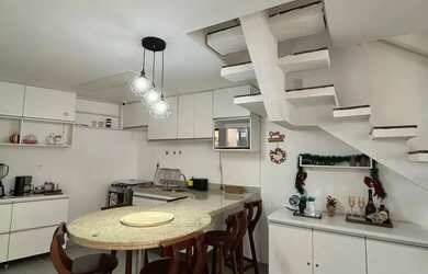 Imagem: A casa possui 2 Dormitórios, 3 Banheiros, 1 Vaga na garagem