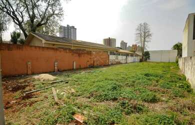 Imagem: O terreno possui 567m² de Área e está localizado em Centro