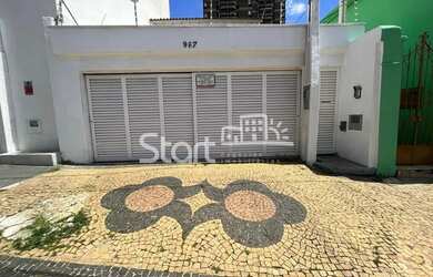 Imagem: A casa possui 5 Dormitórios, 4 Banheiros, 4 Vagas na garagem