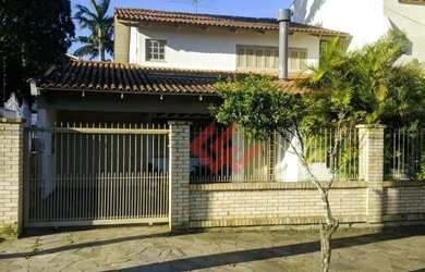 Imagem: A casa possui 3 Dormitórios, 3 Banheiros, 2 Vagas na garagem