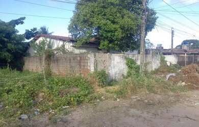 Imagem: A casa possui 4 Dormitórios, 2 Banheiros, 2 Vagas na garagem