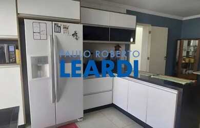 Imagem: A casa possui 3 Dormitórios, 5 Banheiros, 5 Vagas na garagem