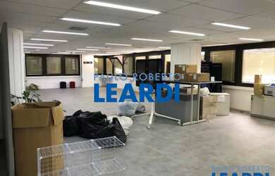 Imagem: O depósito possui 3 Vagas na garagem, 265m² de Área e está