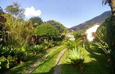 Imagem: A casa possui 2 Dormitórios, 1 Banheiro, 5 Vagas na garagem