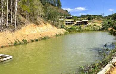 Imagem: A chácara possui 7.500m² de Área e está localizado em Santa