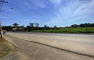 Imagem: O terreno possui 4606m² de Área e está localizado em Balneário