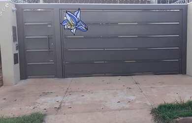 Imagem: A casa possui 2 Dormitórios, 1 Banheiro, 1 Vaga na garagem