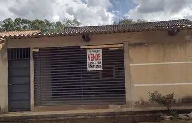 Imagem: A casa possui 3 Dormitórios, 2 Banheiros, 3 Vagas na garagem