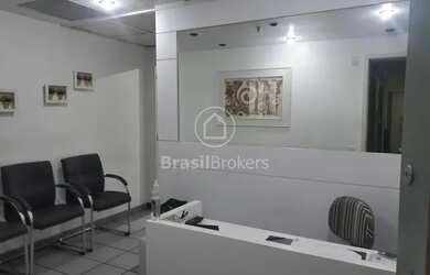 Imagem: O depósito possui 1 Vaga na garagem, m² de Área e está