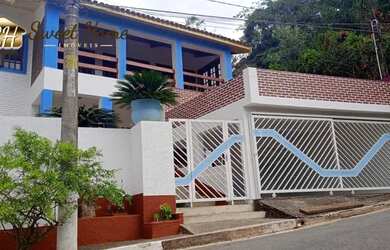 Imagem: A casa possui 5 Dormitórios, 5 Banheiros, 2 Vagas na garagem