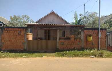 Imagem: A casa possui 2 Dormitórios, 1 Banheiro, 1 Vaga na garagem