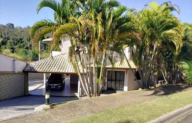 Imagem: A casa em condomínio possui 4 Dormitórios, 3 Banheiros, 3