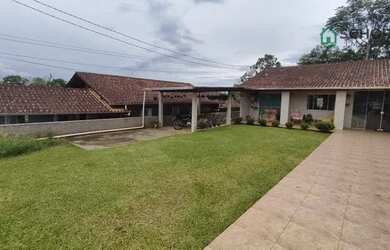 Imagem: A casa possui 3 Dormitórios, 1 Banheiro, 1 Vaga na garagem