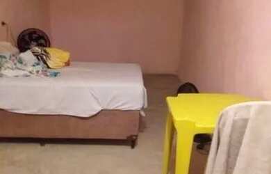 Imagem: A casa possui 2 Dormitórios, 1 Banheiro, 1 Vaga na garagem