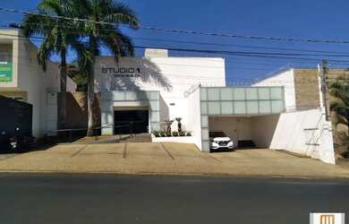 Imagem: O depósito possui 5 Vagas na garagem, 547m² de Área e está