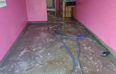 Imagem: A casa possui 2 Dormitórios, 1 Banheiro, 2 Vagas na garagem