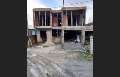 Imagem: A casa possui 3 Dormitórios, 3 Banheiros, 1 Vaga na garagem