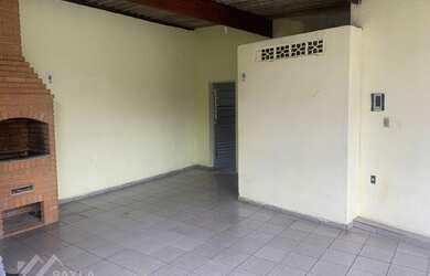 Imagem: A casa possui 2 Dormitórios, 3 Banheiros, 1 Vaga na garagem