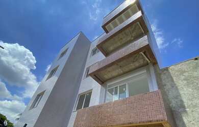 Imagem: O apartamento possui 3 Dormitórios, 1 Banheiro, 2 Vagas na