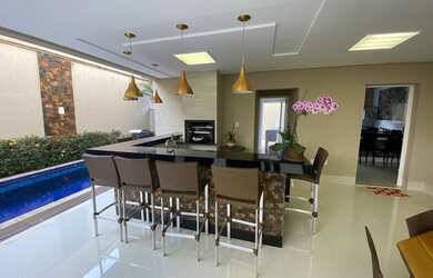 Imagem: A casa em condomínio possui 5 Dormitórios, 5 Banheiros, 4