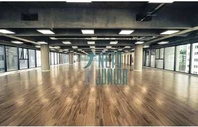 Imagem: O depósito possui 5 Vagas na garagem, 883m² de Área e está