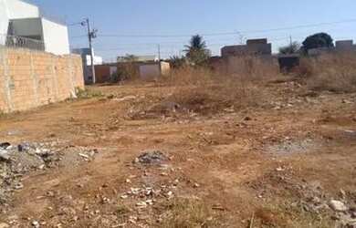 Imagem: O terreno possui 200m² de Área e está localizado em Isaias