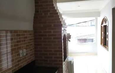 Imagem: A casa possui 3 Dormitórios, 2 Banheiros, 1 Vaga na garagem