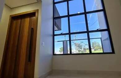 Imagem: A casa possui 3 Dormitórios, 3 Banheiros, 2 Vagas na garagem