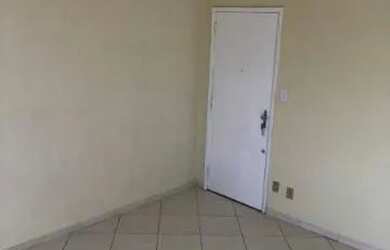 Imagem: O apartamento possui 3 Dormitórios, 1 Banheiro, 1 Vaga na garagem