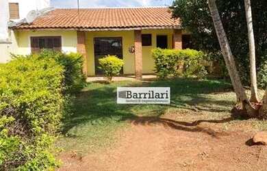 Imagem: A casa possui 2 Dormitórios, 2 Banheiros, 2 Vagas na garagem