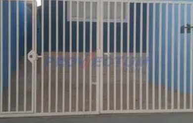 Imagem: A casa possui 2 Dormitórios, 1 Banheiro, 2 Vagas na garagem