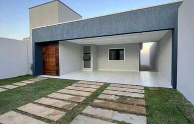 Imagem: A casa possui 3 Dormitórios, 1 Banheiro, 2 Vagas na garagem