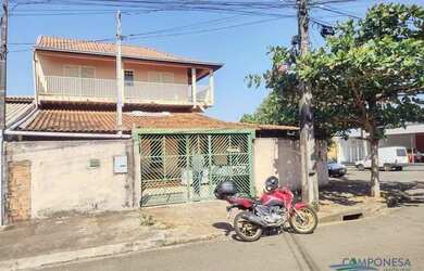 Imagem: A casa possui 3 Dormitórios, 1 Banheiro, 3 Vagas na garagem