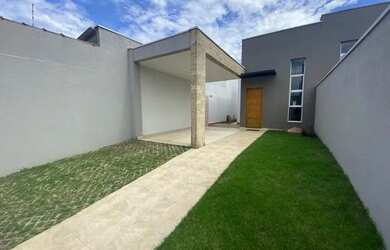 Imagem: A casa possui 2 Dormitórios, 3 Banheiros, 3 Vagas na garagem