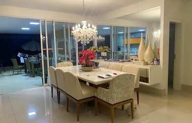 Imagem: A casa em condomínio possui 4 Dormitórios, 5 Banheiros, 4