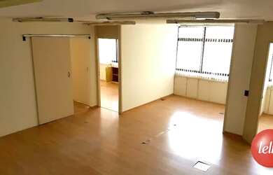 Imagem: O depósito possui 2 Vagas na garagem, 130m² de Área e está