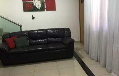 Imagem: A casa possui 3 Dormitórios, 3 Banheiros, 1 Vaga na garagem