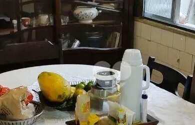 Imagem: A casa possui 4 Dormitórios, 2 Banheiros, 1 Vaga na garagem