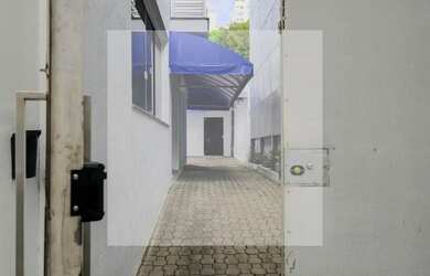 Imagem 4: Casa Comercial Locaçao. Varanda, 500m² de Áreae3 Vagas na garagem