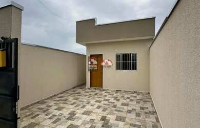 Imagem: A casa possui 2 Dormitórios, 1 Banheiro, 1 Vaga na garagem