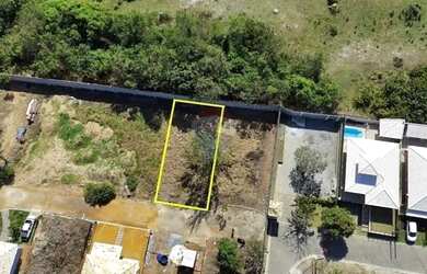 Imagem: O terreno possui 300m² de Área e está localizado em Armação