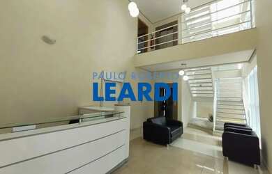 Imagem: O depósito possui 5 Vagas na garagem, 580m² de Área, Imóvel