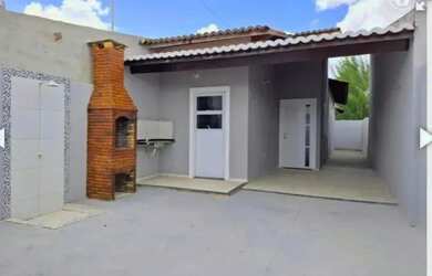 Imagem: A casa possui 2 Dormitórios, 2 Banheiros, 2 Vagas na garagem