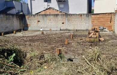 Imagem: O terreno possui 180m² de Área e está localizado em Vargem