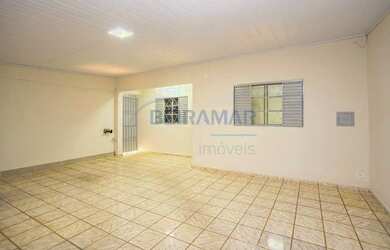 Imagem: A casa possui 2 Dormitórios, 1 Banheiro, 1 Vaga na garagem