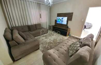 Imagem: A casa possui 3 Dormitórios, 1 Banheiro, 4 Vagas na garagem