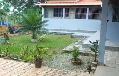 Imagem: A casa possui 3 Dormitórios, 2 Banheiros, 1 Vaga na garagem