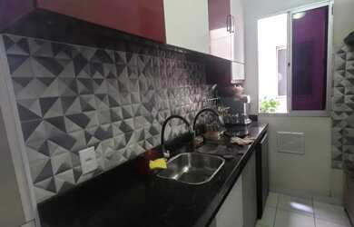 Imagem: O apartamento possui 2 Dormitórios, 1 Banheiro, 1 Vaga na garagem