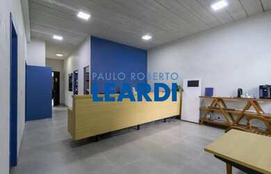 Imagem: O depósito possui 5 Vagas na garagem, 236m² de Área e está